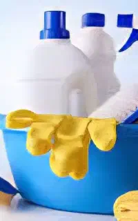یک خانم جهت نظافت