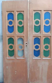 دو لنگه درب چوبی