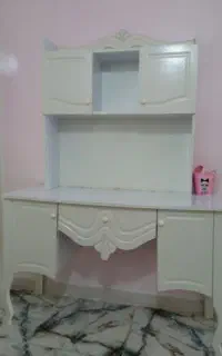 تخت و میز تحریر