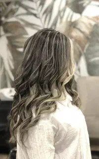 تخفیف خدمات رنگ مو و موخوره گیری