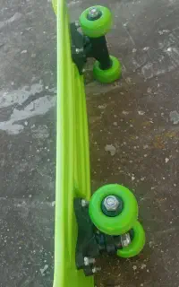 سرگرمی بچه گونه اسکیت برد اسکوتر