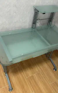 میز تحریر / کامپیوتر شیشه‌ای