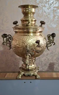 سماور برنزی 6 لیتری قلم کاری بسیار تمیز و سالم