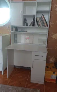 میز تحریر کتابخانه دار