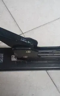 منگنه کانگورو بزرگ وسط زن درحد نو