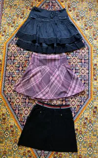 تعدادی دامن زنانه و دخترانه نو