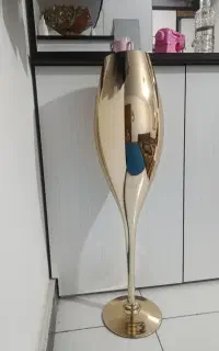 گلدان طلایی