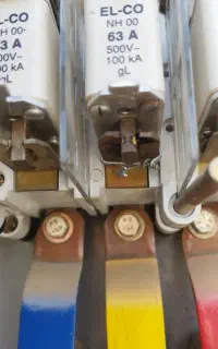 برقکارساختمان،رفع اتصالات،نصب دزدگیر،دوربین مدار.