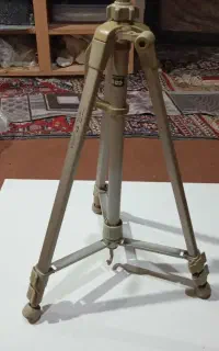سه پایه دوربین فیلم برداری وتاشو