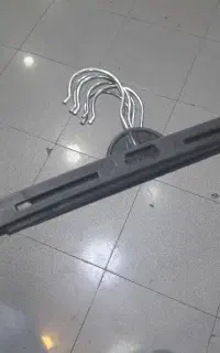 چوب لباسی فنری