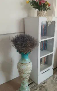 گلدان و گل طبیعی