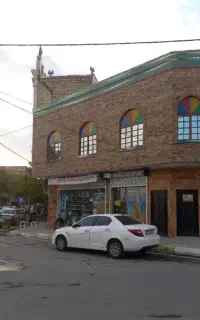زیر همکف ،نبش چهار راه
