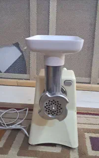 چرخ گوشت و آبمیوه گیری