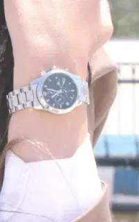 کیف مشکی کوچک عینک و ساعتو..گم شده بنام عوض پور