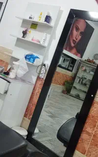 سه عدد کمد و سه عدد آینه فروشی