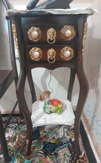 میز تلفن سالم در حد نو قیمت مقطوع زیباشهر