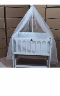 تخت کنار مادر