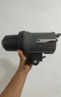 دو عدد فلش استودیویی