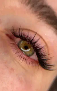 خدمات حرفه ای اکستنشن مژه و آموزش