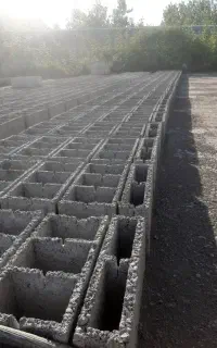 کارگر جهت کار در مصالح ساختمانی