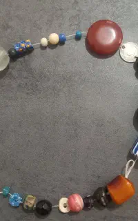 تعدادی مهره و انگشتر