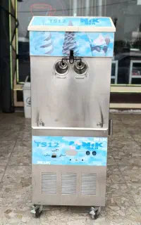 دستگاه بستنی
