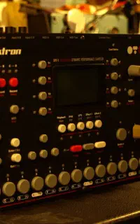 سمپلر و درام ماشین octatrack از کمپانی الکترون