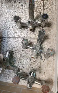دو عدد مونده ( نیاز به تعمیر جزعی )