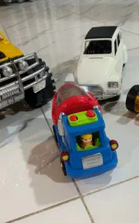 چهار عدد ماشین اسباب بازی