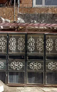 درب آهنی و چوبی و حفاظ شاخ گوزنی
