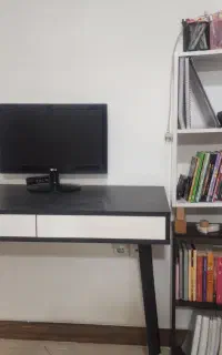 میز کامپیوتر وکتابخانه