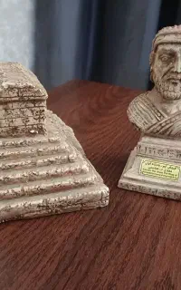 مجسمه و مقبره کوروش کبیر