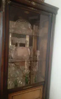 بوفه چوبی و تخت خواب چوبی