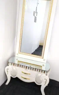 اینه و میز