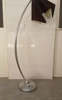آباژور ایستاده