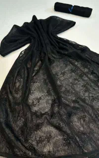 بازاریاب و فروشنده شال و روسری خانم