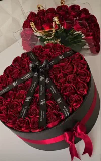 گل ساتنی برای خوشحال کردنش سفارش بده