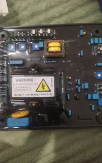 ولتاژرگلاتور