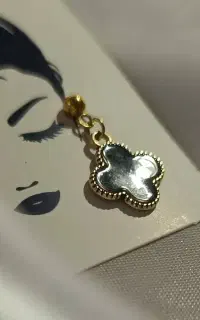 گوشواره ون‌کلیف مشکی طلایی