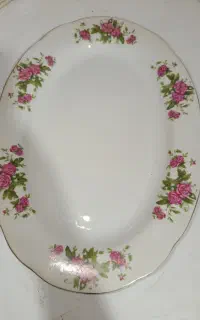 دیس گلسرخی، انگشتی و شیرینی خوری