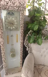 ساعت ایستاده رنگ طلایی با کارکرد بدون عیب
