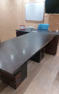 میز کنفرانسی