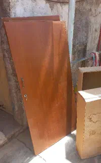 چوب و در کمد دیواری