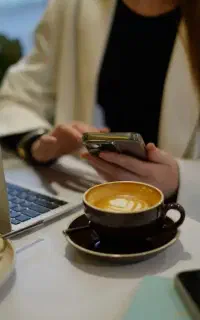استخدام ادمین باحقوق ماهی ۲۵ به بالا