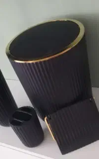 سرویس دستشویی شامل سطل فرچه جامایعی و...نو نو