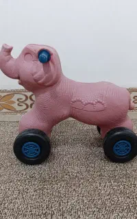 فیل اسباب بازی
