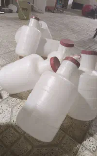 ۸تا دبه اب ۲۰ لیتری سالم