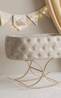 تخت‌ و گهواره نوزاد