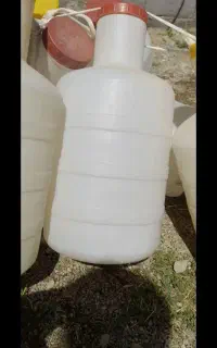 دبه و چهار پایه صندلی اهنی