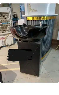 سر شور ایستاده